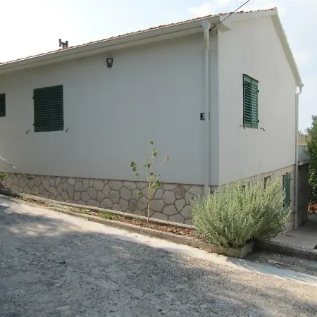 Olive Tree Apartment, Postira